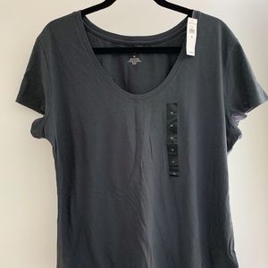 | 2 BANANA REPUBLIC TEES